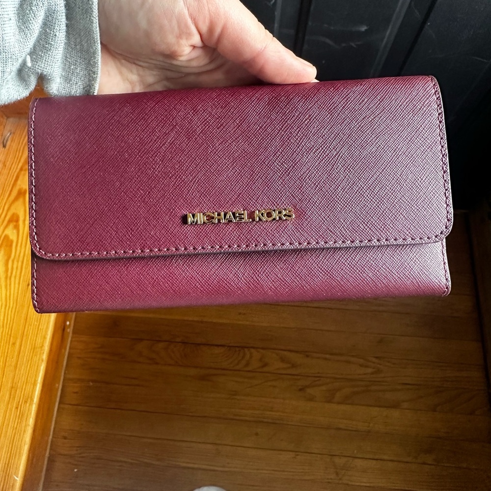 Micheal kors deep purple wallet